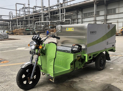 高壓沖洗車效率和實(shí)力都在線，一機(jī)頂8名清潔工